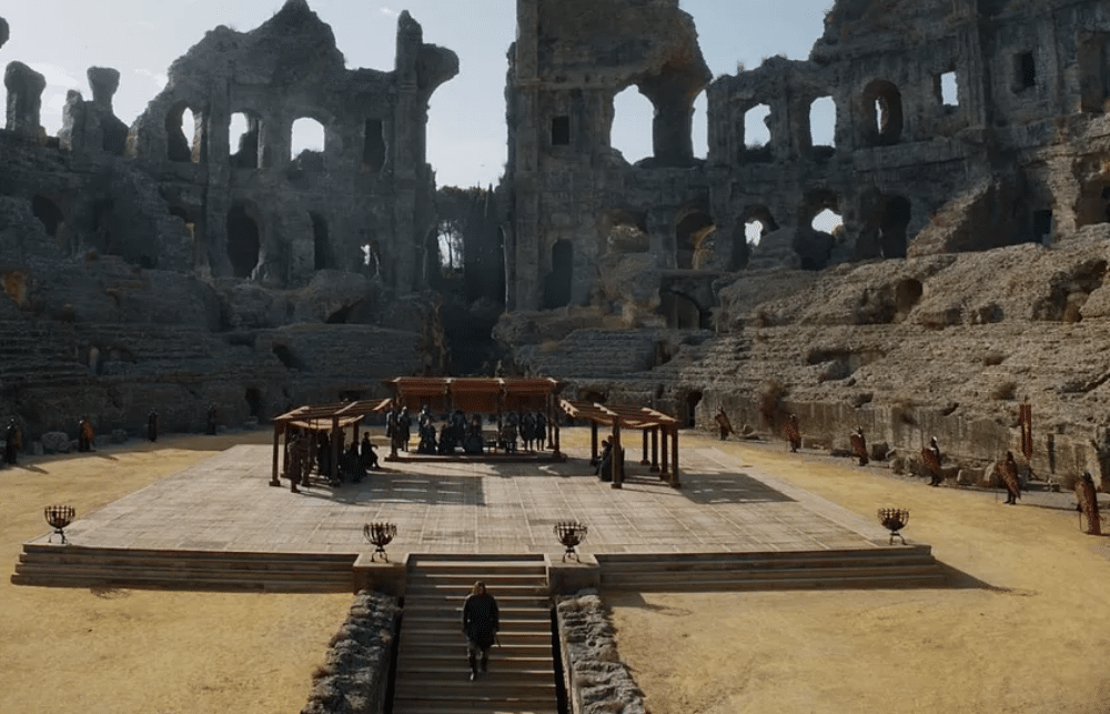 Escena de Juego de Tronos en el Pozo Dragón